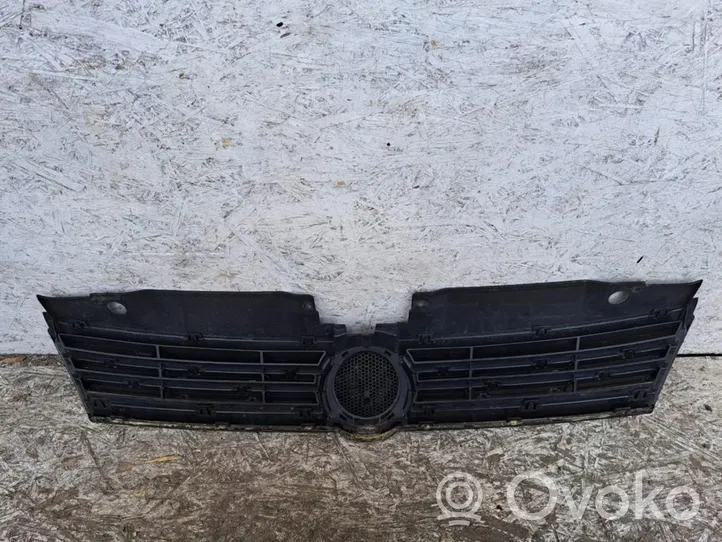 Volkswagen Jetta VI Maskownica / Grill / Atrapa górna chłodnicy 5C6853655