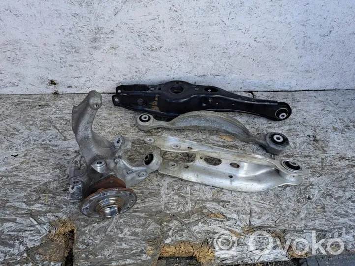 Volkswagen Golf VIII Set del kit di montaggio della sospensione posteriore 5WA505436G