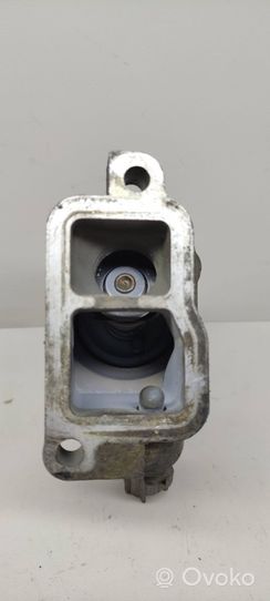 Volvo S60 Boîtier de thermostat / thermostat 863695