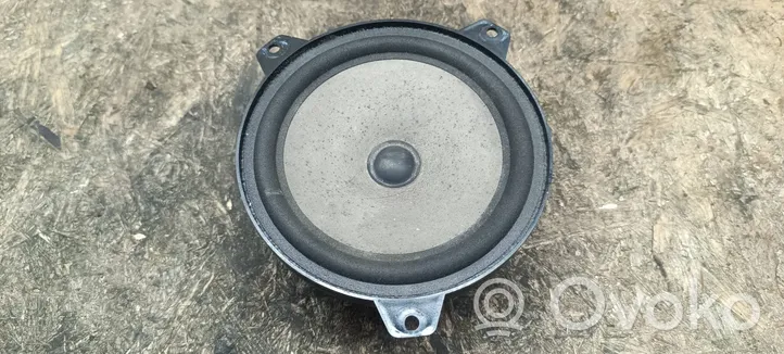 BMW 3 E46 Enceinte de porte arrière 8368233