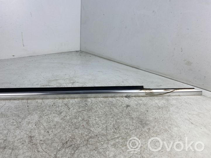 Volkswagen Tiguan Rivestimento modanatura del vetro della portiera anteriore 5N0837475