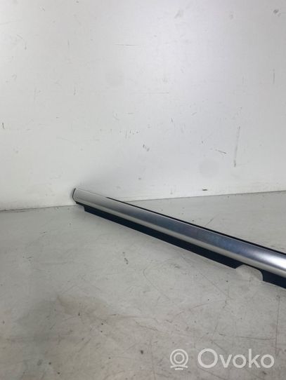 Volkswagen Tiguan Rivestimento modanatura del vetro della portiera posteriore 5N0839475F