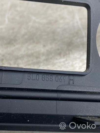 Skoda Yeti (5L) Konsola środkowa / Radio / GPS 5L0858069H