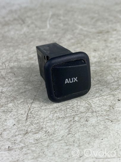 Skoda Yeti (5L) Connettore plug in AUX 5J0035475