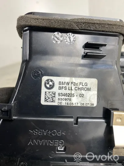 BMW 3 F30 F35 F31 Kojelaudan sivutuuletussuuttimen kehys 9346225