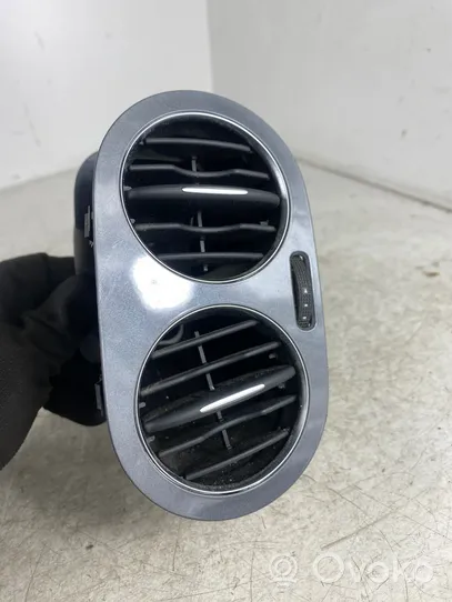 Volkswagen Tiguan Moldura protectora de la rejilla de ventilación lateral del panel 5N0819709
