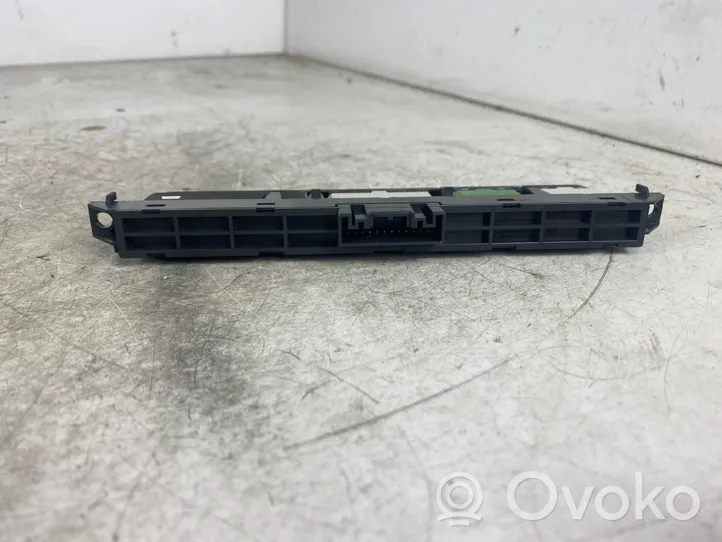 Volkswagen PASSAT B8 Interruttore luci di emergenza 3G0927132A