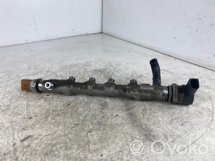 Volkswagen PASSAT B7 Régulateur de pression de carburant 057130764AB