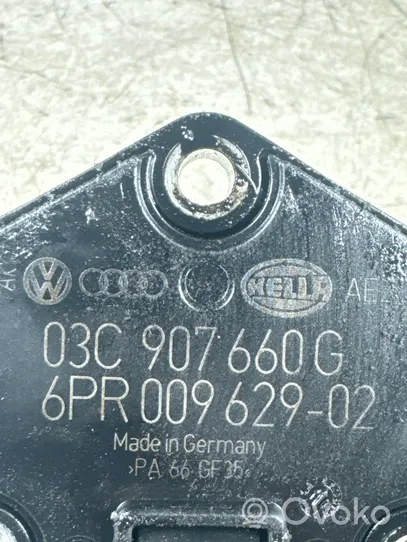 Volkswagen PASSAT B7 Öldruckschalter 03C907660G