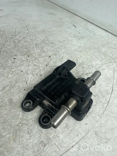 Volkswagen PASSAT B7 Sensor de presión de combustible 06H907811A