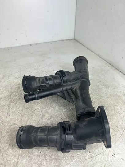 Volkswagen PASSAT B8 Tuyau de liquide de refroidissement moteur 04L121026F