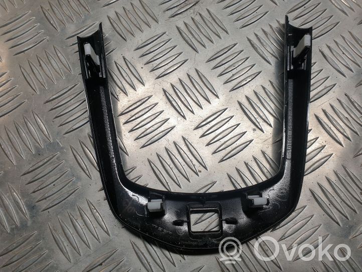 Mazda CX-3 Rivestimento in plastica cornice della leva del cambio D10B64357