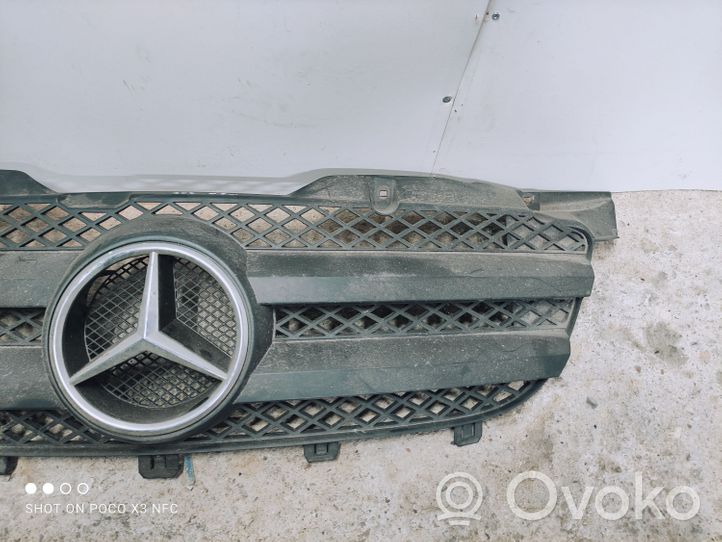 Mercedes-Benz Sprinter W906 Grotelės viršutinės A9068800385