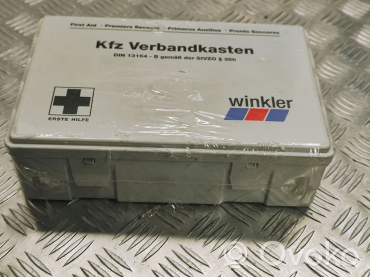 Audi A4 S4 B8 8K First aid kit 