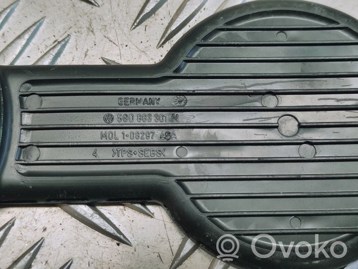 Volkswagen Golf VII Panelės stalčiuko/lentinėlės paklotėlis 5G0863301