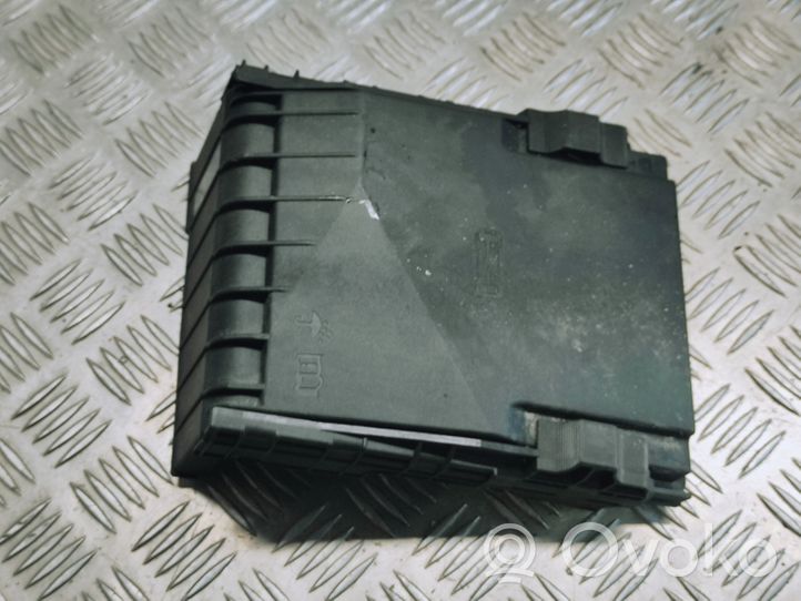 Volkswagen Golf VI Fuse box cover 1K0937132F