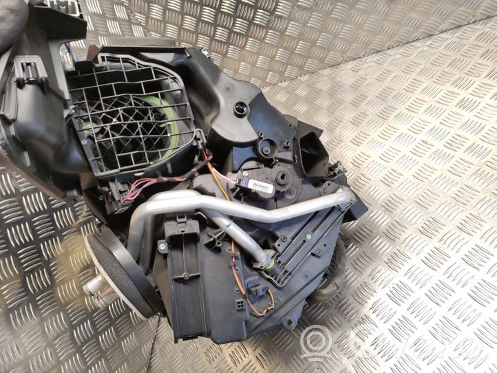 Renault Megane IV Sisälämmityksen ilmastoinnin korin kokoonpano 272700642R