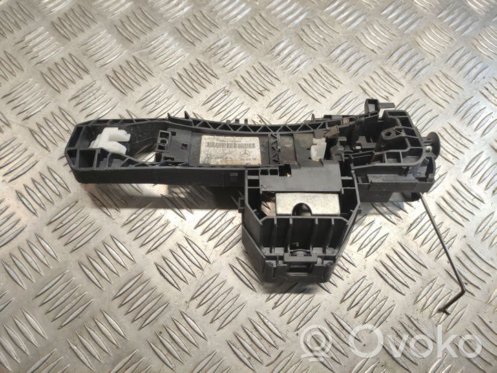 Mercedes-Benz A W176 Support poignée extérieur de porte avant A204760100