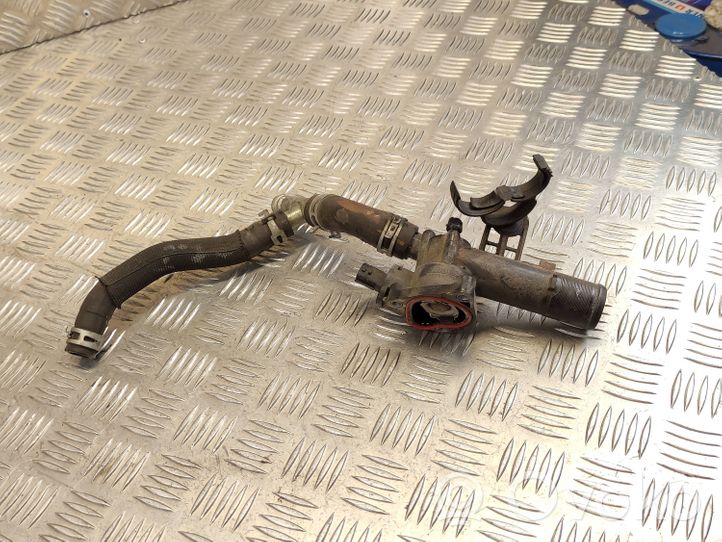 Nissan Juke I F15 Termostaatin kotelo 8200954328C