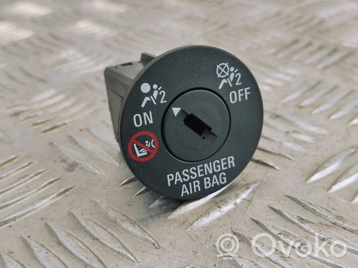 Opel Zafira C Wyłącznik poduszki powietrznej Airbag pasażera 13577258