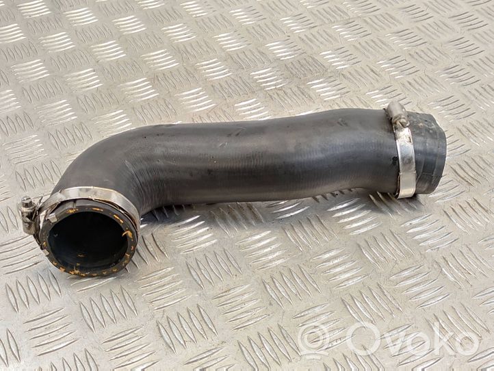 Volkswagen Polo VI AW Tube d'admission de tuyau de refroidisseur intermédiaire 2Q0145832A