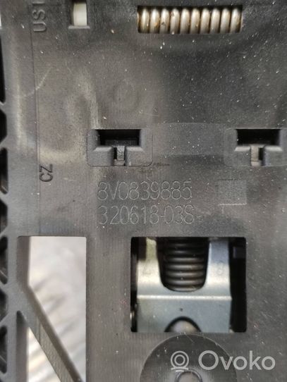 Audi A3 S3 8V Klamka/wspornik zewnętrzny drzwi przednich 8V0839885