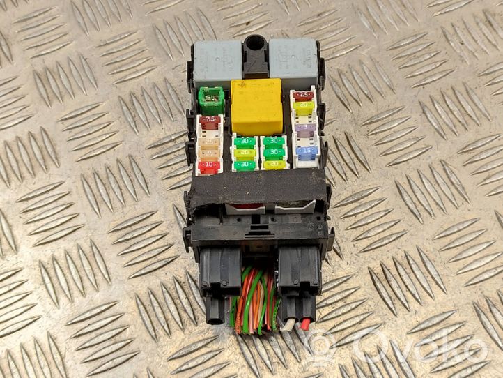 Citroen C4 II Picasso Module de fusibles 9665492680
