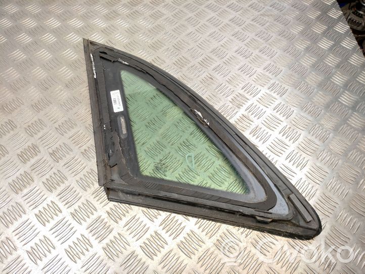 Mercedes-Benz B W246 W242 Fenêtre latérale avant / vitre triangulaire A2466703012