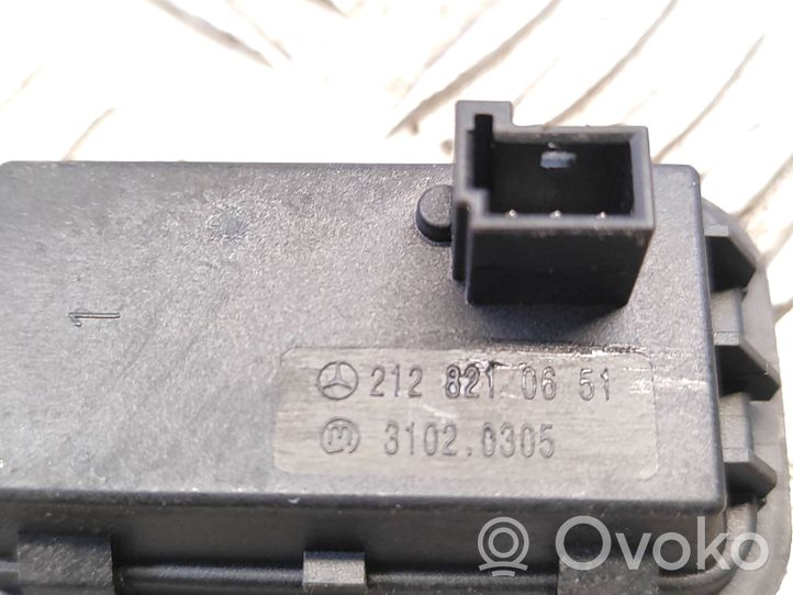 Mercedes-Benz C W204 Tailgate/trunk/boot open switch 2128200651