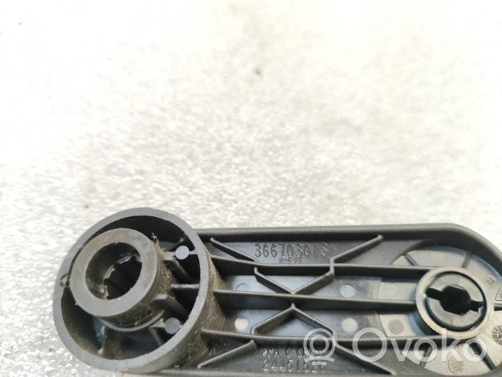 Opel Meriva B Korbka szyby drzwi tylnych 366703013