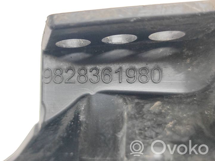 Peugeot 208 Supporto di montaggio del parafango 9828361980