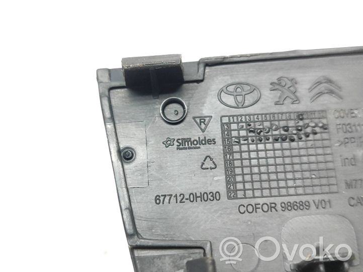 Toyota Aygo AB40 Inne części wnętrza samochodu 677120H030