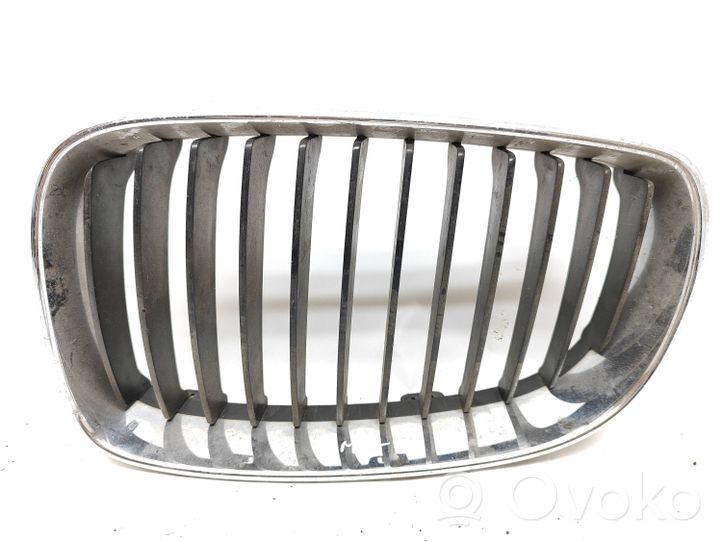 BMW 1 E81 E87 Grille calandre supérieure de pare-chocs avant 7179655