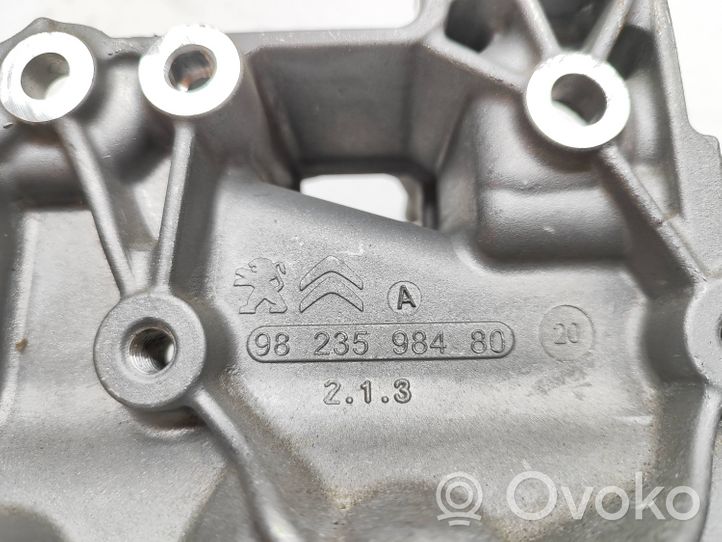 Peugeot 3008 II Staffa di montaggio del compressore dell’A/C 9823598480