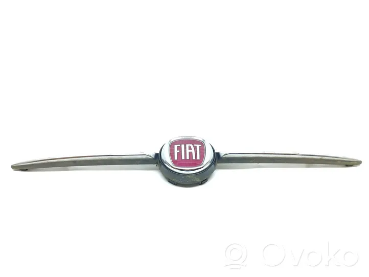 Fiat 500 Grille calandre supérieure de pare-chocs avant 735637413