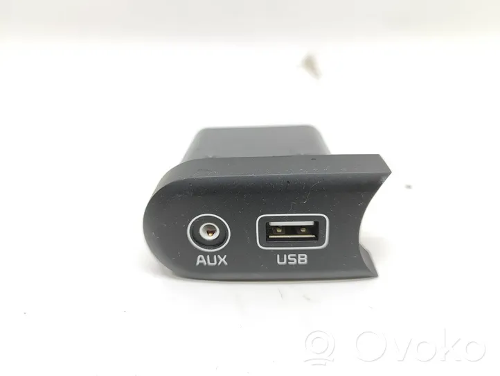 KIA Ceed USB-pistokeliitin 96120A2300