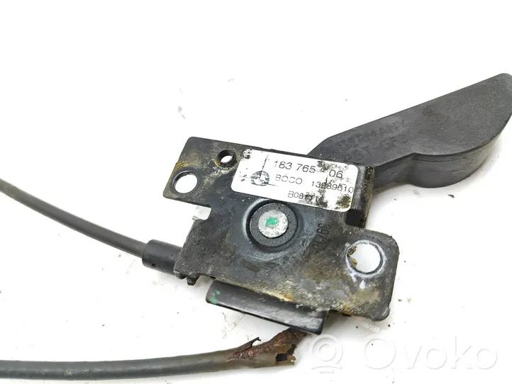 BMW 5 F10 F11 Dzinēja pārsega slēdzenes cilpa 13989610