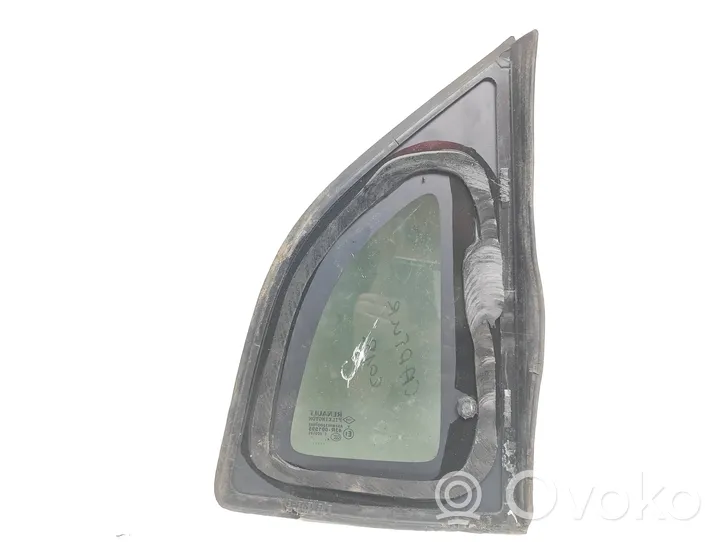 Renault Captur Rear side window/glass E000199