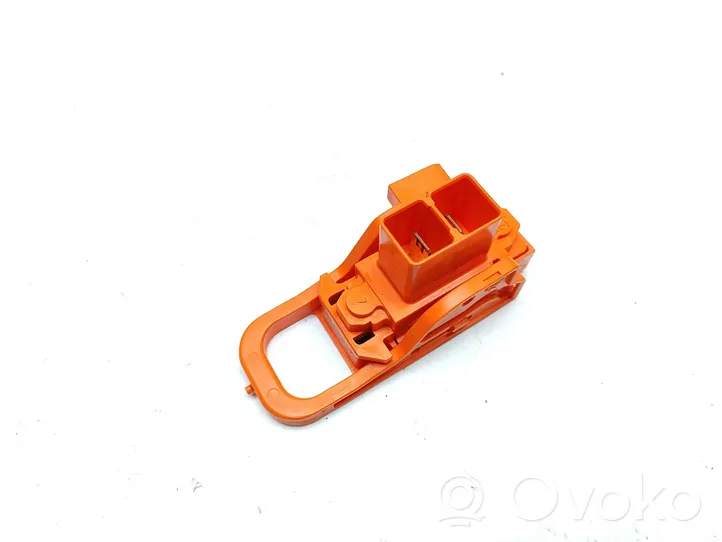 Volkswagen Touareg II Battery relay fuse 100210