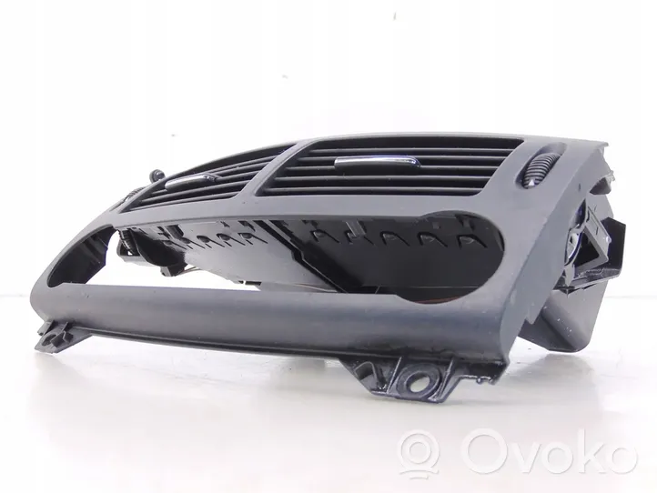 Mercedes-Benz E W211 Griglia di ventilazione centrale cruscotto a2118302354