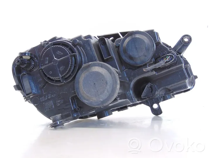 Volkswagen PASSAT B7 Lampa przednia 3AC941005