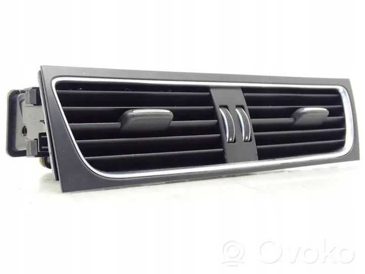 Audi A5 Dysze / Kratki środkowego nawiewu deski rozdzielczej 