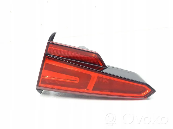 Audi A4 S4 B9 8W Lampy tylnej klapy bagażnika 8W5945076A