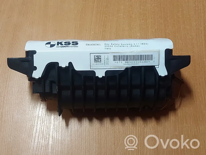 Audi A4 S4 B8 8K Keleivio oro pagalvė 8T0880204G