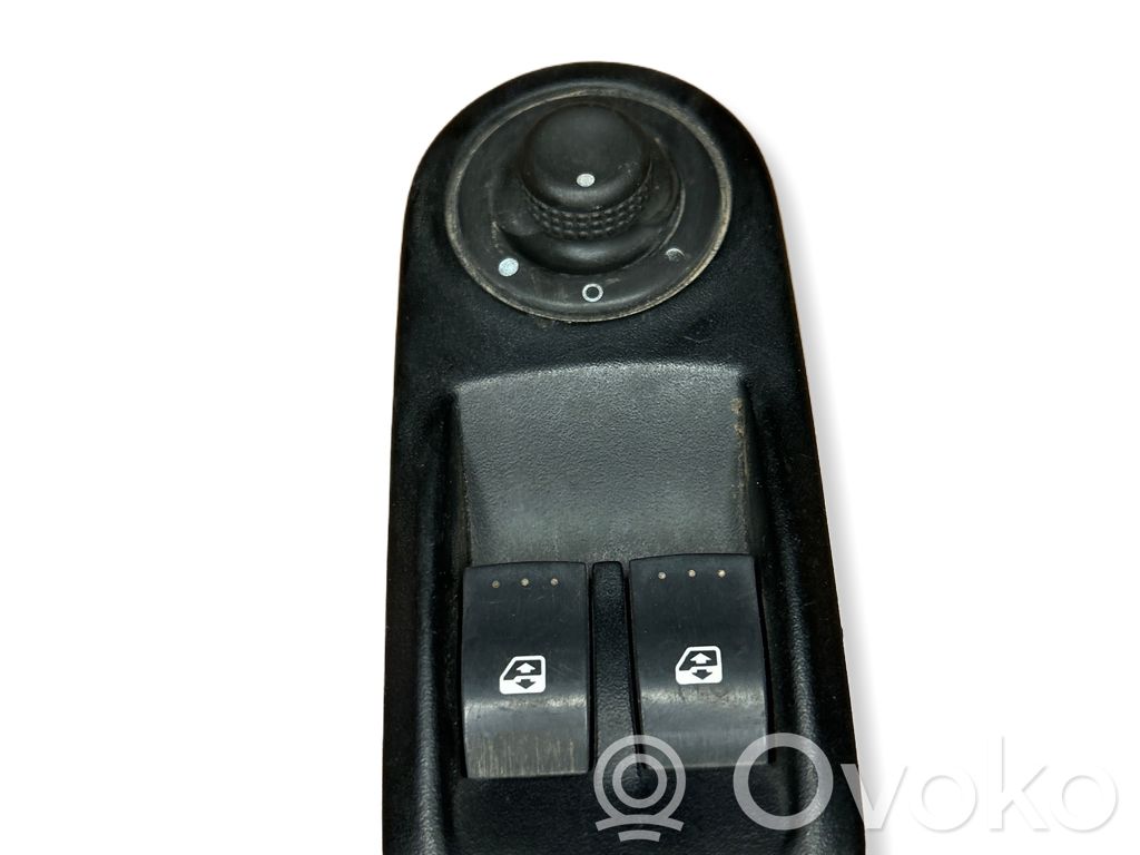 Renault Trafic II (X83) Electric window control switch 