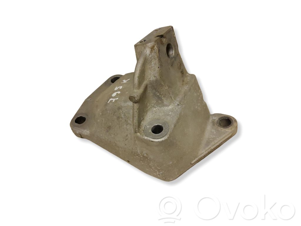 Engine mounting bracket   68252524AA