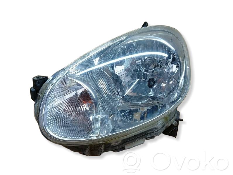 Nissan Micra Lampa przednia 