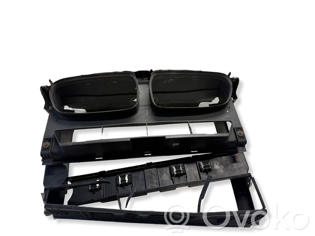 BMW X3 F25 Pas przedni 
