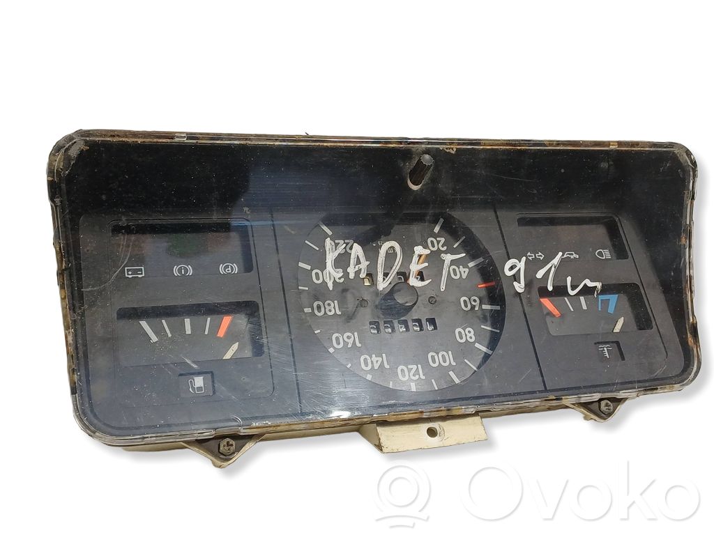Opel Kadett E Speedometer (instrument cluster) 
