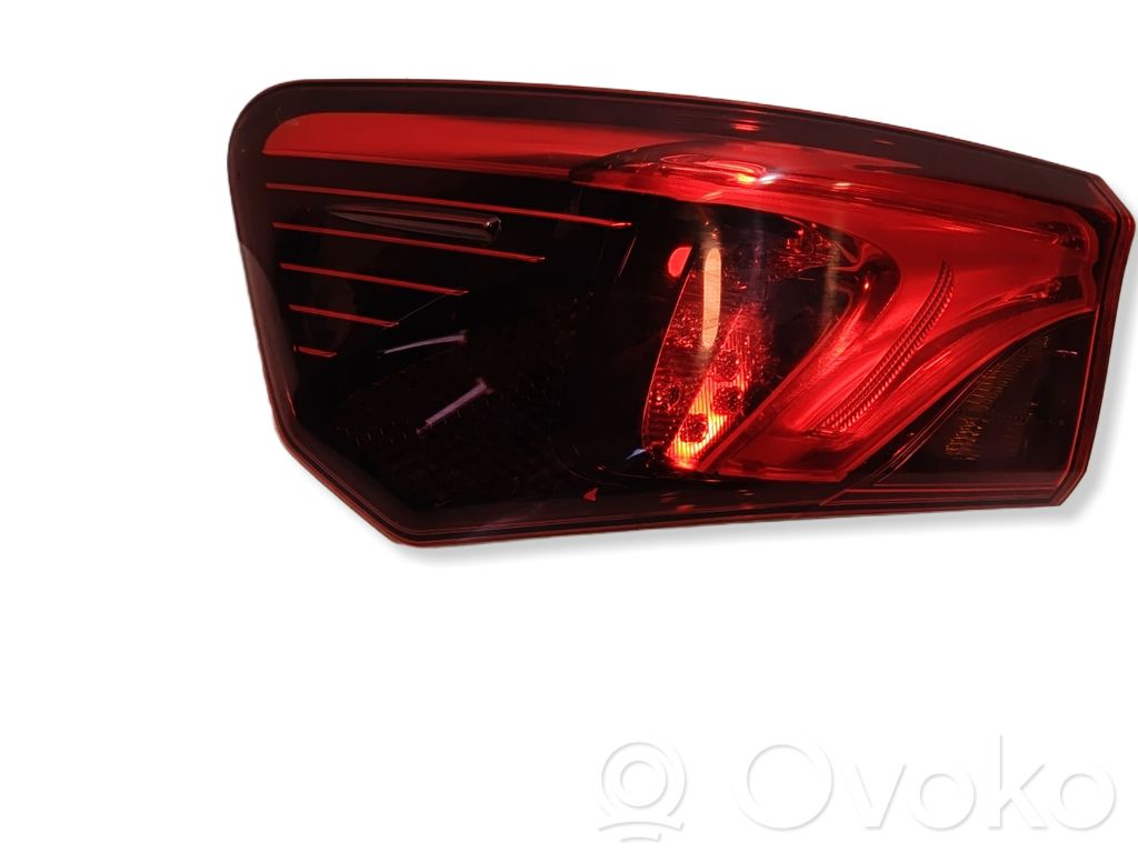 Toyota Avensis T270 Lampa tylna 